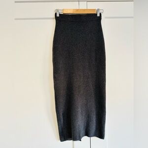 Aritzia Babaton classic pencil skirt in stretchy Italian wool US size S